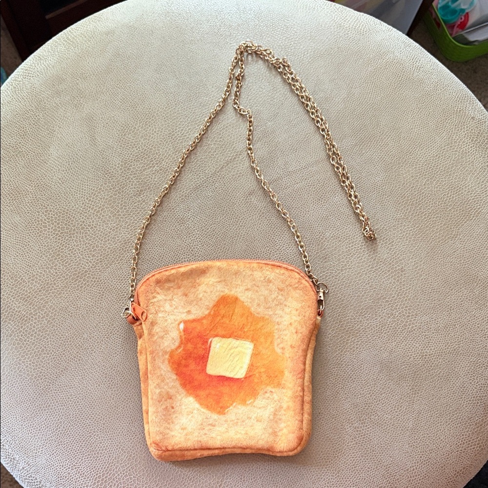 Toast Slice Novelty Women’s Crossbody Bag Zip Closure Chain Strap, Inner Pockets